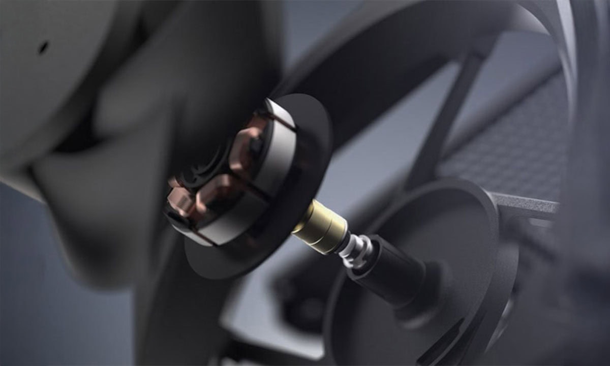 Close-up van de FSP VITA GM 1000W 80+ Gold voeding, volledig modulair met 120mm ventilator, geschikt voor high-end gaming en PC-builds.